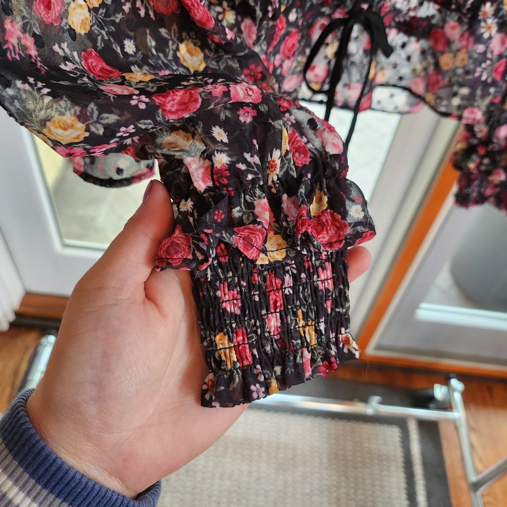 High-Neck Floral Ruffled Blouse - Picture 2 of 5